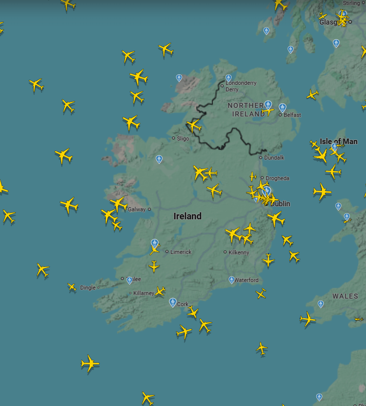 Flightradar 24 live-map of planes flying above Ireland, April 10th 2026.