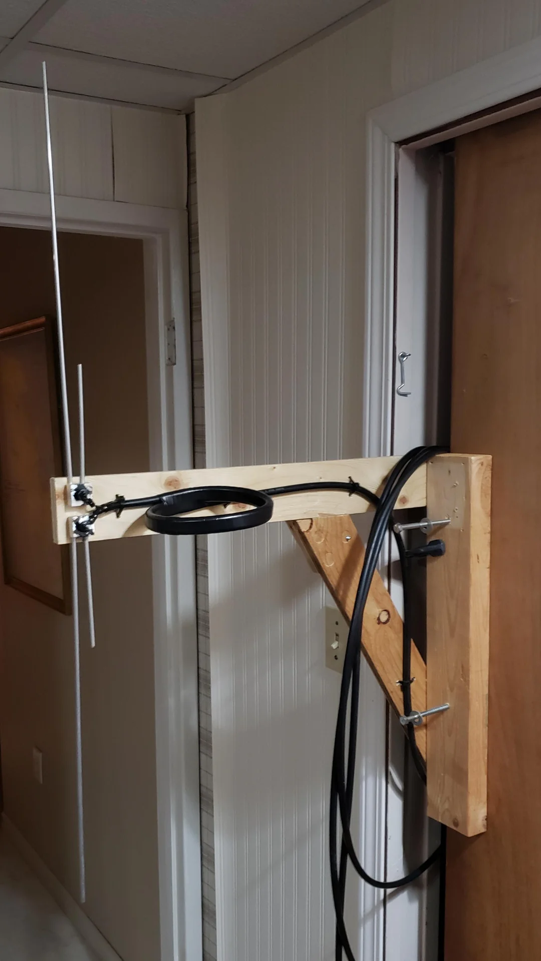 Vertical dipole antenna